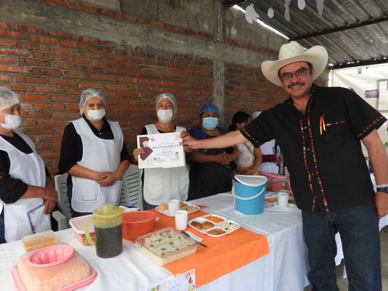 9 comedores escolares de Yauhquemehcan presentaron sus mejores platillos en la muestra Gastronómica